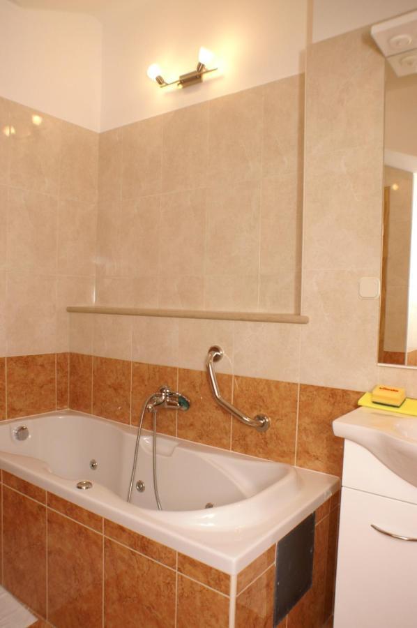 Apartments By The Sea Supetar, Brac - 4274 외부 사진